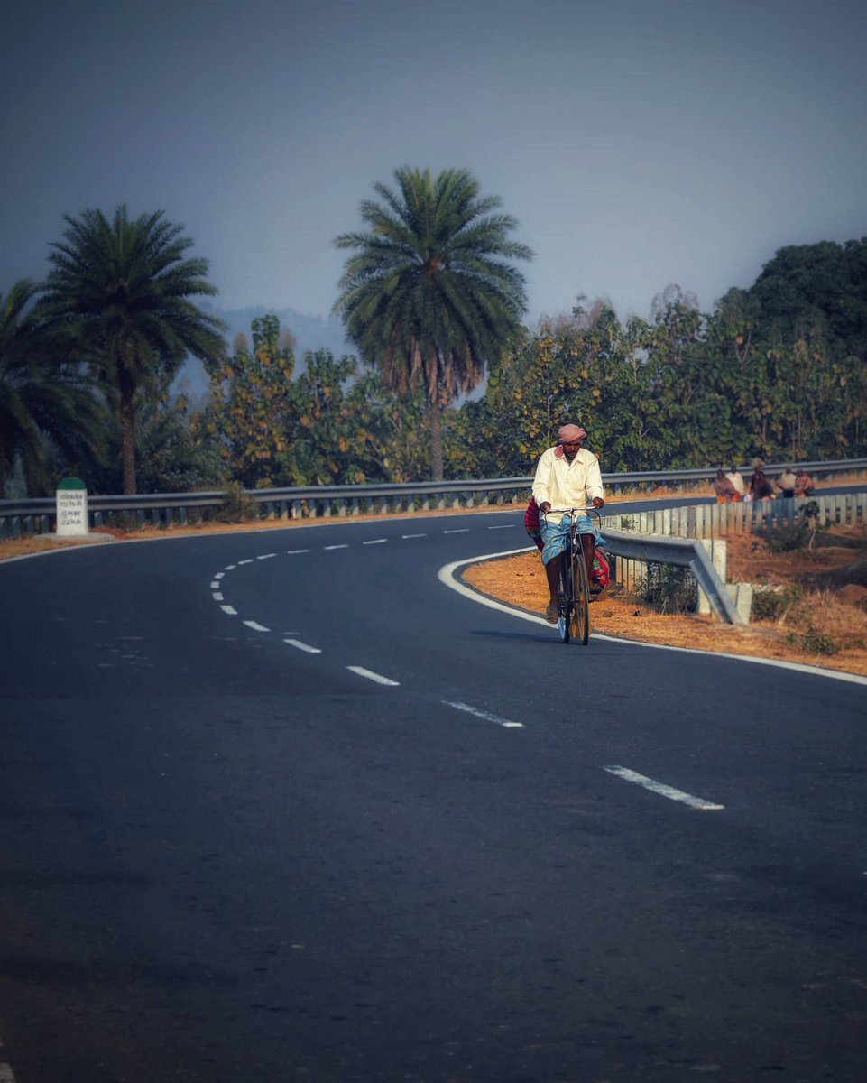 priyankranjan's tweet photo. @muhammadljunaid Traveling HOME https://t.co/pQ4Ru9U1Ml