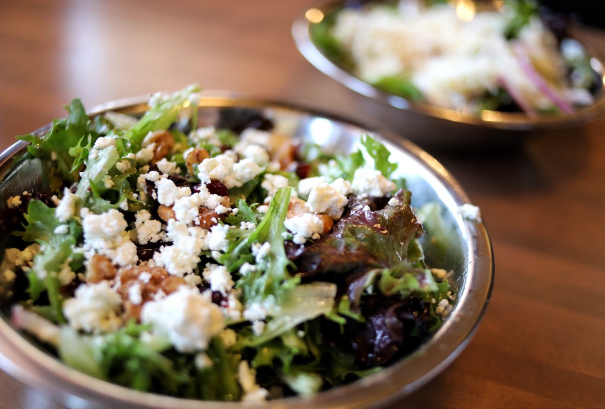 PaPPosPizza's tweet image. Who knew a salad could be so good 😊 !! #pappos #lemonmaple #cranberrywalnut #goatcheese #salad