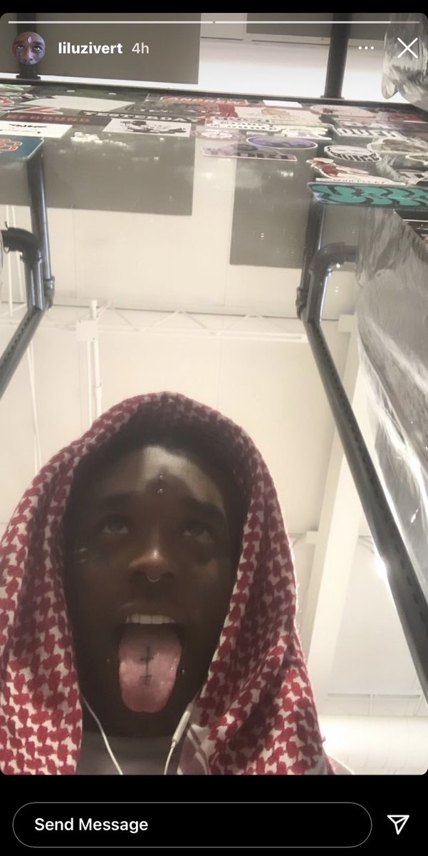fmes11's tweet photo. @STNArabic كأنه يلمح لنا ؟❤️‍🔥❤️‍🔥@LILUZIVERT https://t.co/ajigaDrpEK