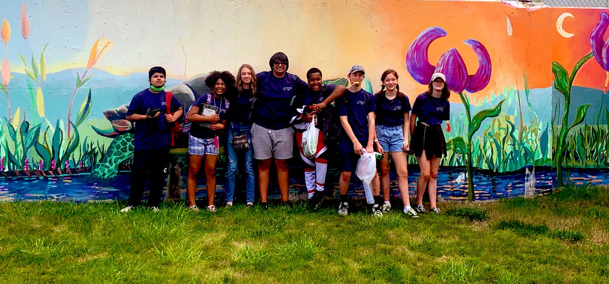 GMcKinney2's tweet image. After finding Keep Growing Detroit, and urban farm connected with the Eastern Market, #OYILTroy students explored the Dequindre Cut, an area of Detroit being reclaimed and made greener after years of blight.
