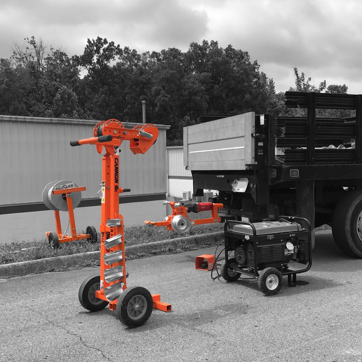 itoolco's tweet image. With a full line of receiver hitch compatible pullers, iTOOLco ensures that no matter the job - we are the best solution. #wirepulling #sparky #worldofelectricians #construction #electricians