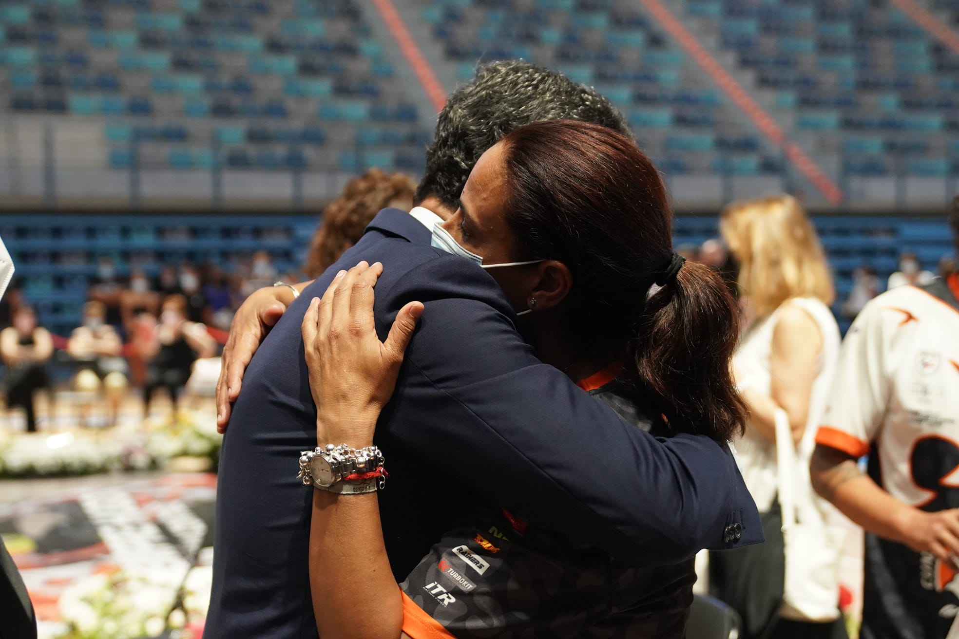 Juanma Moreno on Twitter: "El a no tiene reparo, pero quería dar el de #Andalucía a la madre, la familia y el equipo de Hugo Millán en la capilla