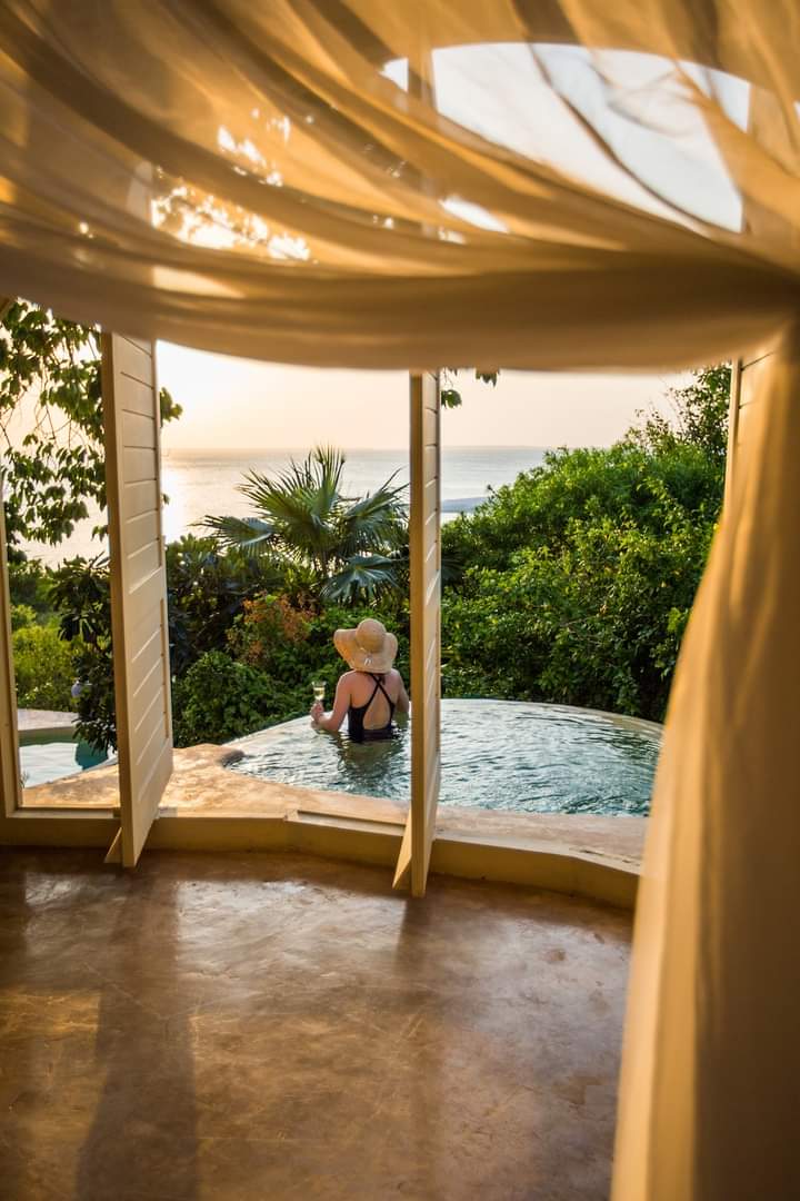 vivian_kobe's tweet photo. Chill mode at Kilindi Zanzibar 😍
 #Summer_Holiday
#tropicalfun #Surfside #zanzibar #luxurybeachholiday #beachvolleyball https://t.co/sEKU19hDl7