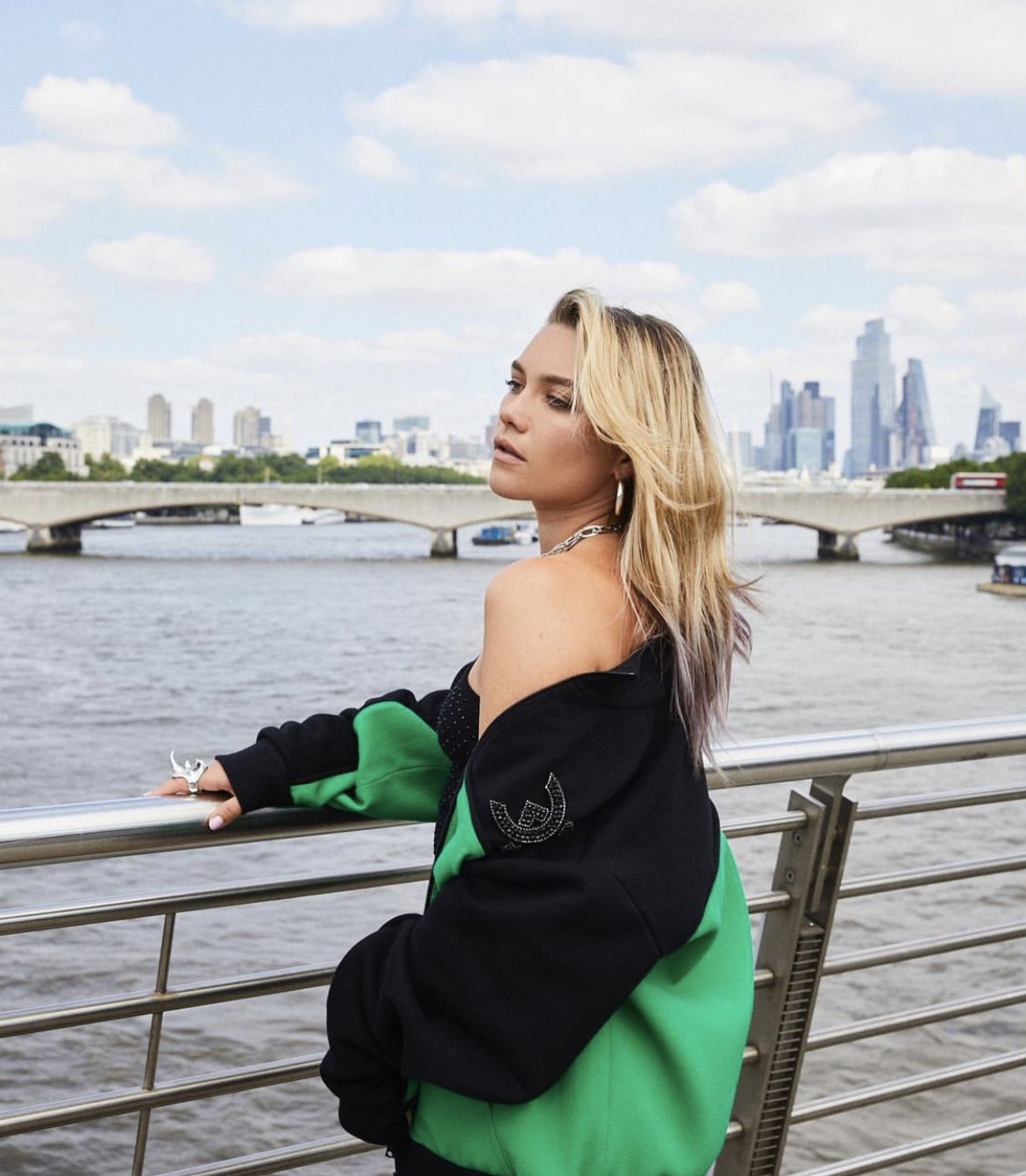 Florence pugh daily on twitter she thought the view was pretty but we