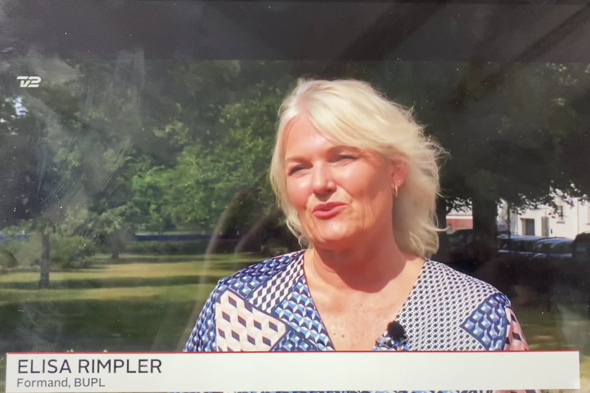 bupldk's tweet photo. “Der skal skrues op for både løn og arbejdsvilkår, hvis vi skal have flere unge til at vælge pædagogfaget,” siger @BUPLFormand om det bekymrende fald i optaget til pædagoguddannelsen. Behov for en national #rekrutteringsplan #dkpol https://t.co/X0MpcUpPGz