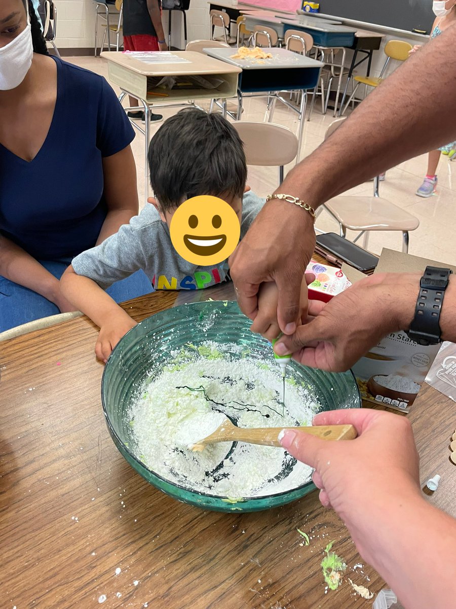 bsturgis21's tweet image. Learning about textures and making “cloud-dough” during science! ☁️ 🧪 #ECTeam #CCSRISE2021 @sdhaley1 @Marsha_S_Parker @HoneycuttElem