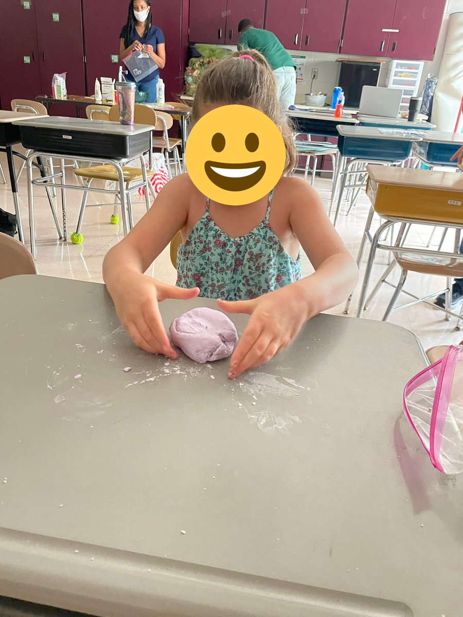 bsturgis21's tweet image. Learning about textures and making “cloud-dough” during science! ☁️ 🧪 #ECTeam #CCSRISE2021 @sdhaley1 @Marsha_S_Parker @HoneycuttElem