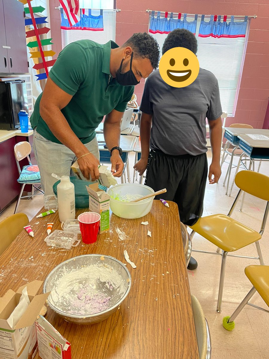 bsturgis21's tweet image. Learning about textures and making “cloud-dough” during science! ☁️ 🧪 #ECTeam #CCSRISE2021 @sdhaley1 @Marsha_S_Parker @HoneycuttElem