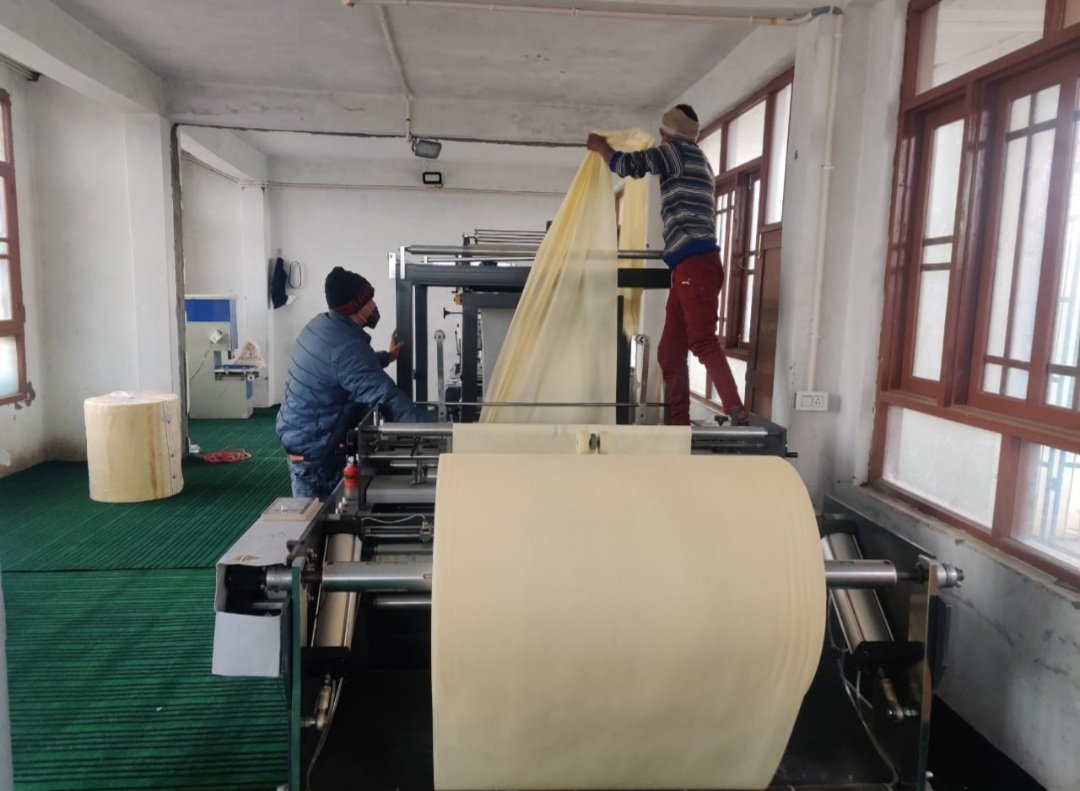 KashmirIndus's tweet photo. #Successstory M. Iqbal wani, an arts graduate, sponsored for a loan of Rs 25 lacs under #PMEGP by Industries Department Kashmir,has successfully  established a manufacturing unit  of Non-Woven Bags ..M.Y Graphics, at #SHOPIAN and  employs 10 persons today
#transformJK #PMEGP https://t.co/8EeKUAeSoE