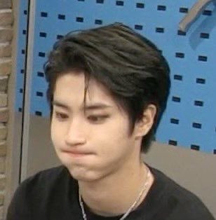 he . so tinie 😕😕