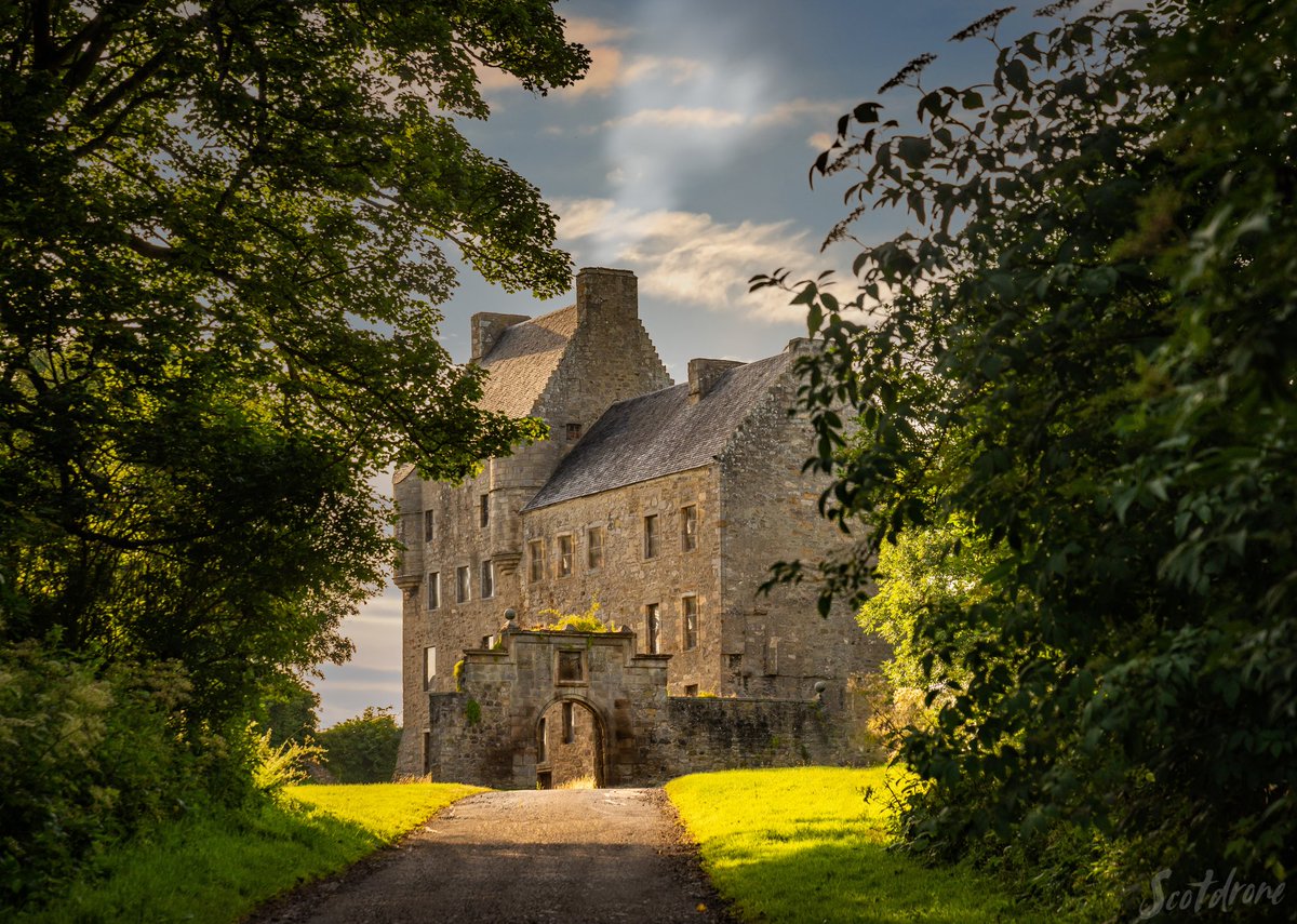 scotdrone's tweet photo. โThe road home to Lallybroch'
Midhope Castle in West Lothian ๐ด๓ ง๓ ข๓ ณ๓ ฃ๓ ด๓ ฟ
#outlander #outlanderlocation #lallybroch #westlothian #visitwestlothian #scotland #visitscotland https://t.co/WIuGFQpvQn