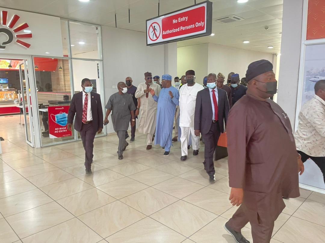 YahayItz's tweet photo. This afternoon, H.E. @atiku Abubakar arrived Port Harcourt, the rivers state capital on an official visit to the region. In the next coming days H.E will be commissioning completed projects in some of the South South states.
#AtikuInRivers 
#atikukawai https://t.co/pDg2W8Iavz