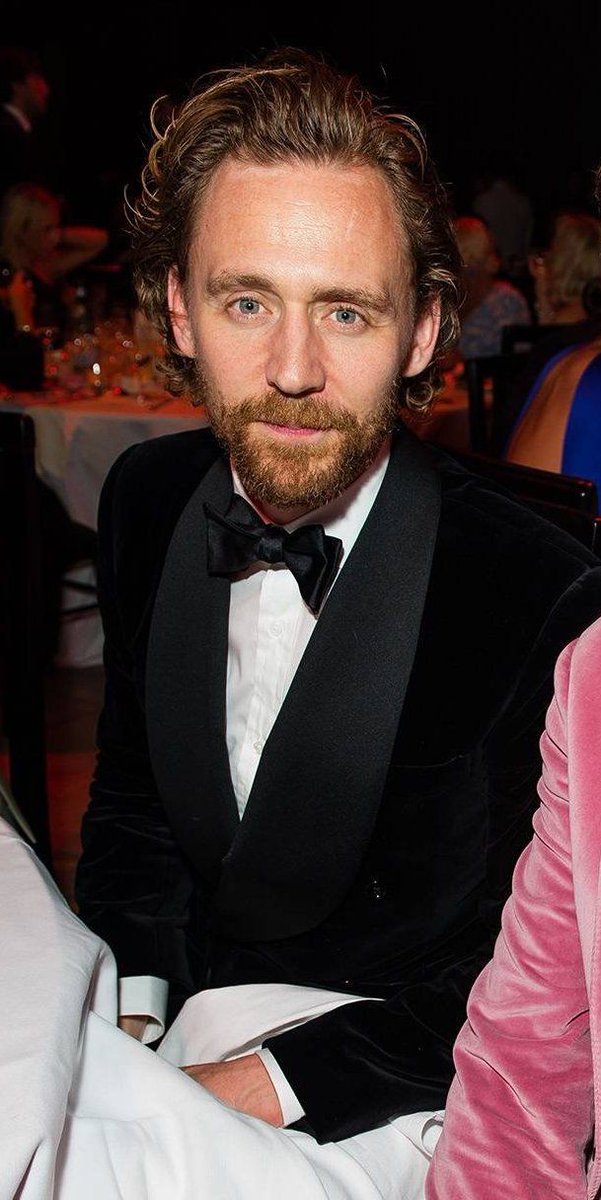 TomTheNextLevel's tweet photo. #TomTuesday #ThomasTuesday #TomHiddleston #BecauseThatFace https://t.co/In2lgiNUx1