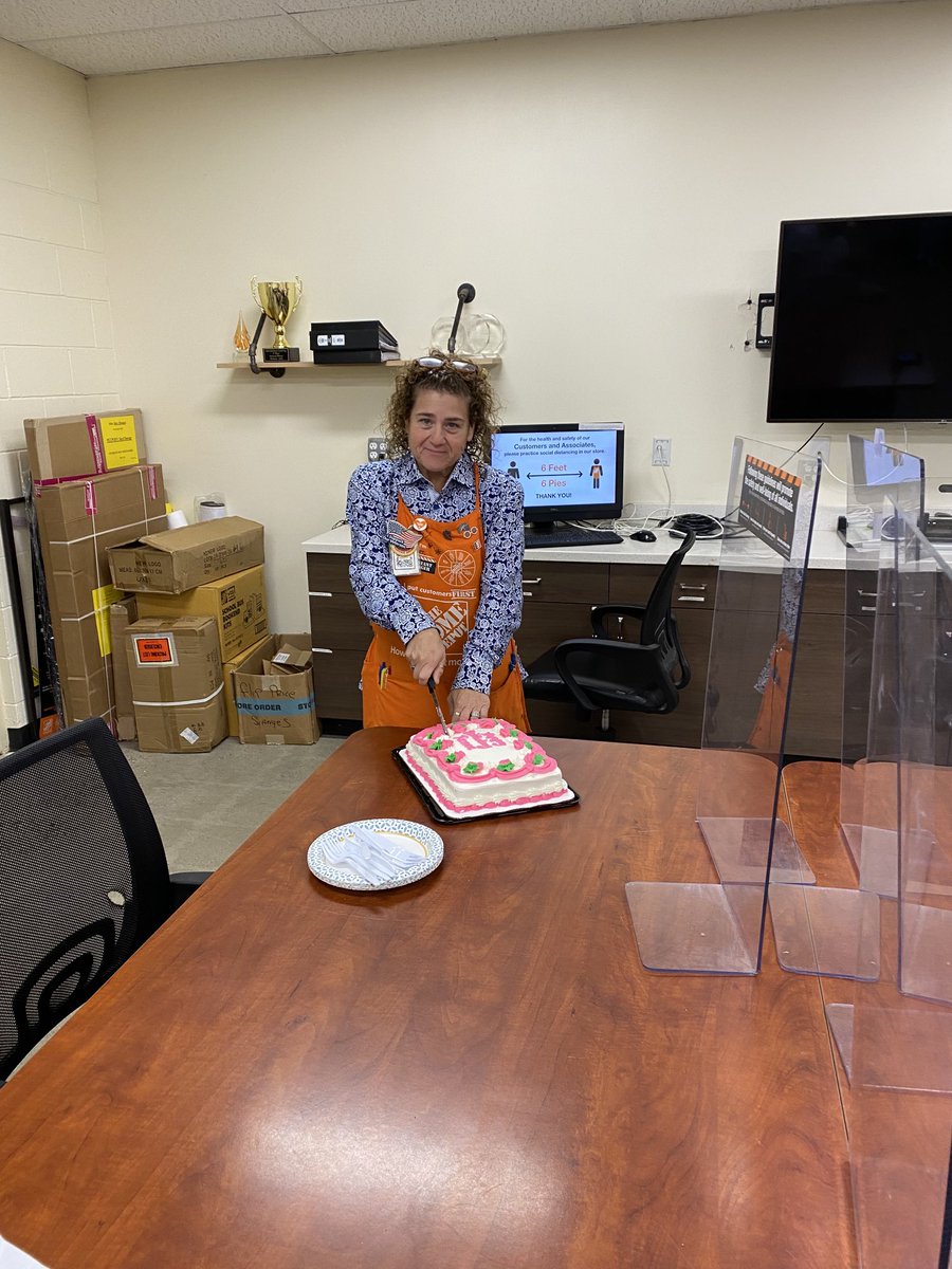 MethuenHomeDepot tweet media