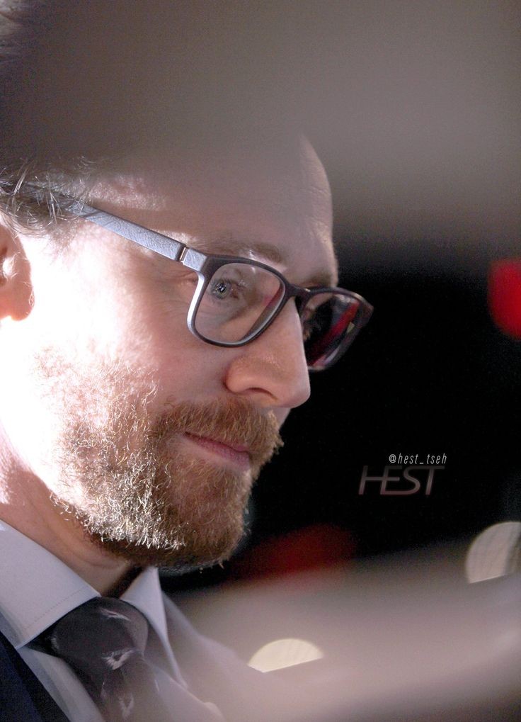 TomTheNextLevel's tweet photo. #TomTuesday #ThomasTuesday #TomHiddleston #BecauseThatFace https://t.co/tEcrVt2bhw
