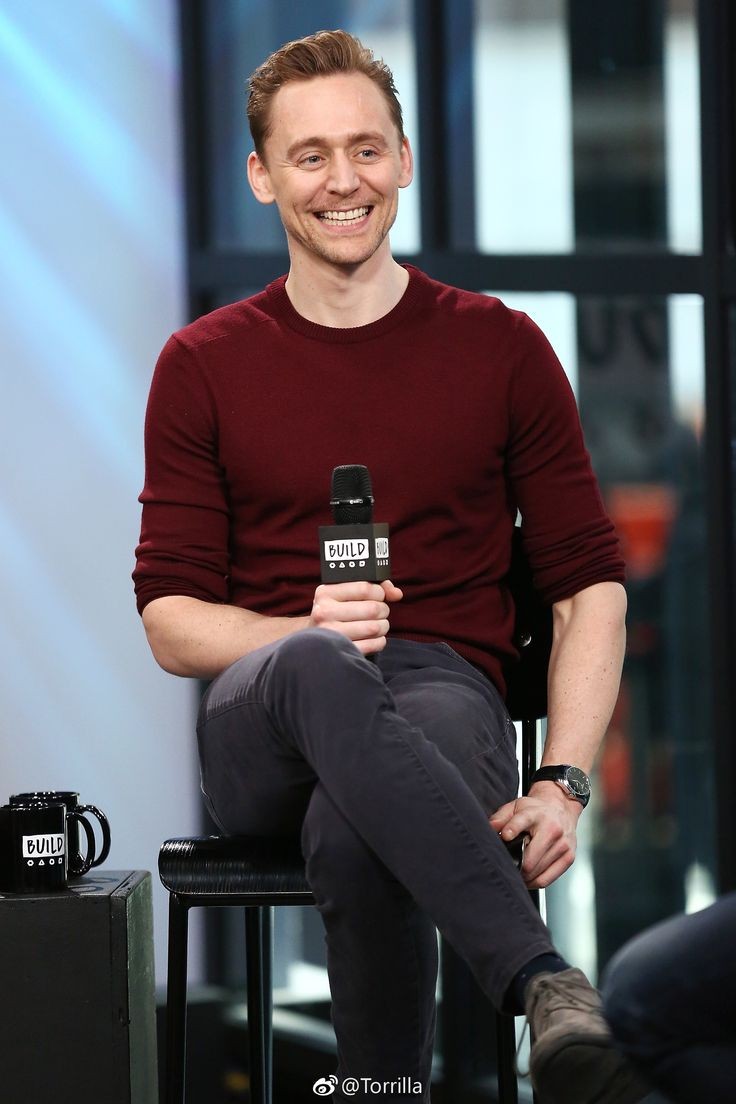 TomTheNextLevel's tweet photo. #TomTuesday #ThomasTuesday #TomHiddleston #BecauseThatFace https://t.co/tEcrVt2bhw