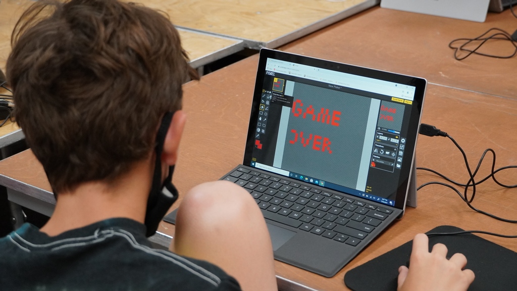 urjscitechwest's tweet photo. Our Sci Tech Workshops are well on there way to making amazing creations and exploring new and exciting things.🤖🐕🎮#URJ #Science #Arts #robots #veterinaryscience #videogamedesign #jewishsummercamp https://t.co/p6SH8AgJT6