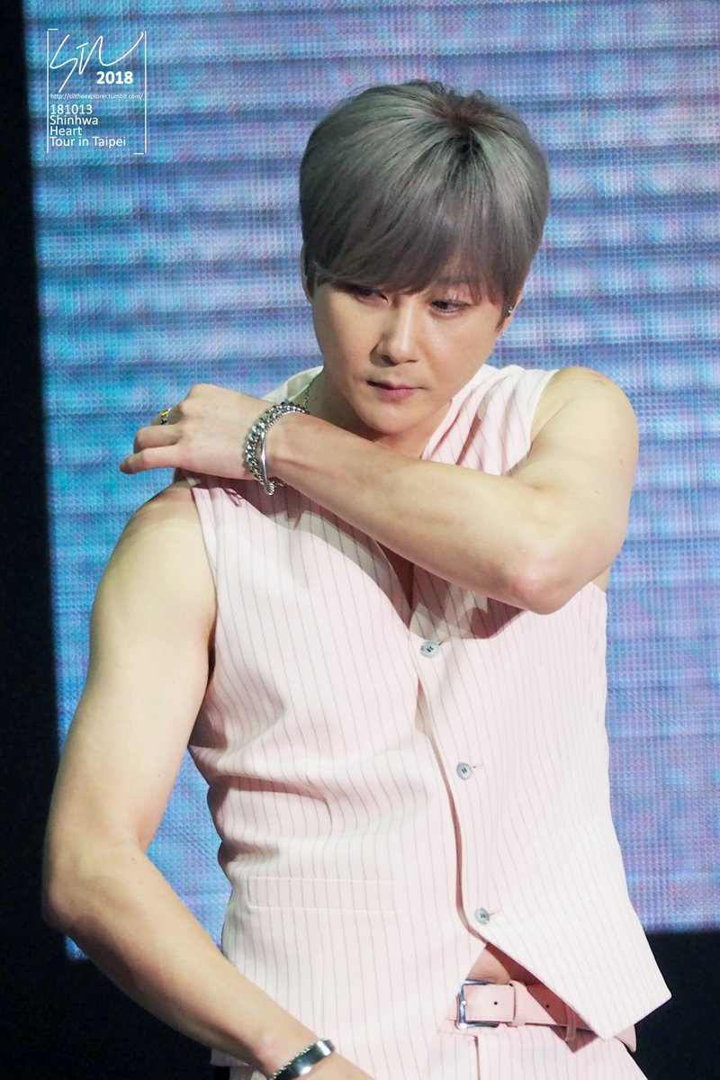 siltheexplorer's tweet photo. 181013 #Shinhwa #Heart Tour in Taipei - 14/n
#Hyesung

https://t.co/eO9nyf5Q9X https://t.co/Qrz586YYFD