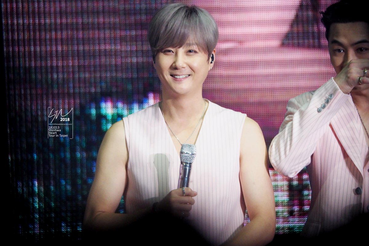 siltheexplorer's tweet photo. 181013 #Shinhwa #Heart Tour in Taipei - 14/n
#Hyesung

https://t.co/eO9nyf5Q9X https://t.co/Qrz586YYFD