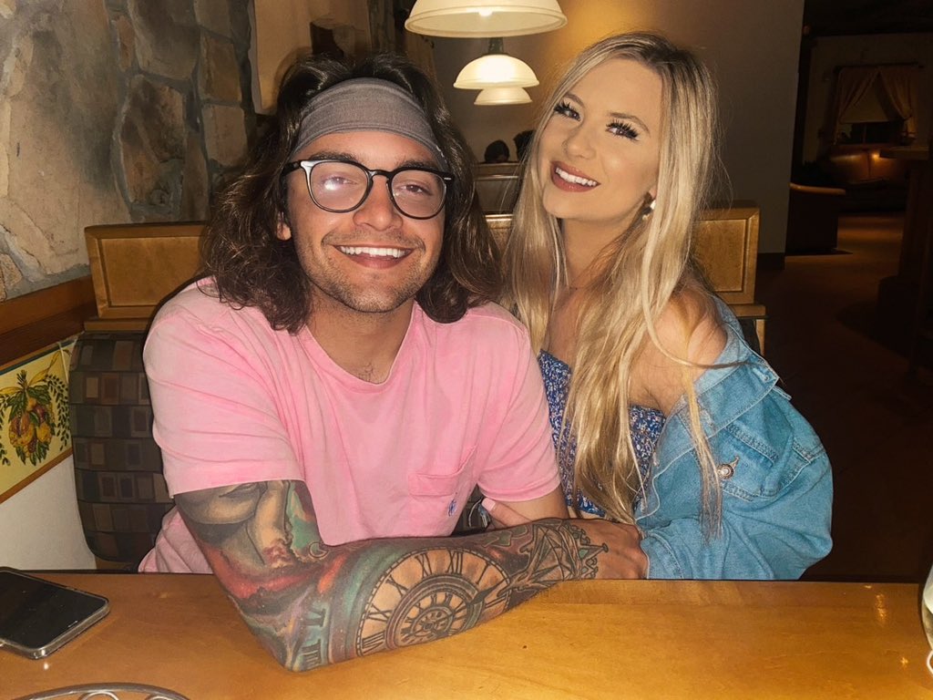 Can we just take a minute and appreciate HOW FREAKING BEAUTIFUL SHE IS OMFGGGG <a href="/aliciaaakeyss/">Alicia Pinell🍍</a>