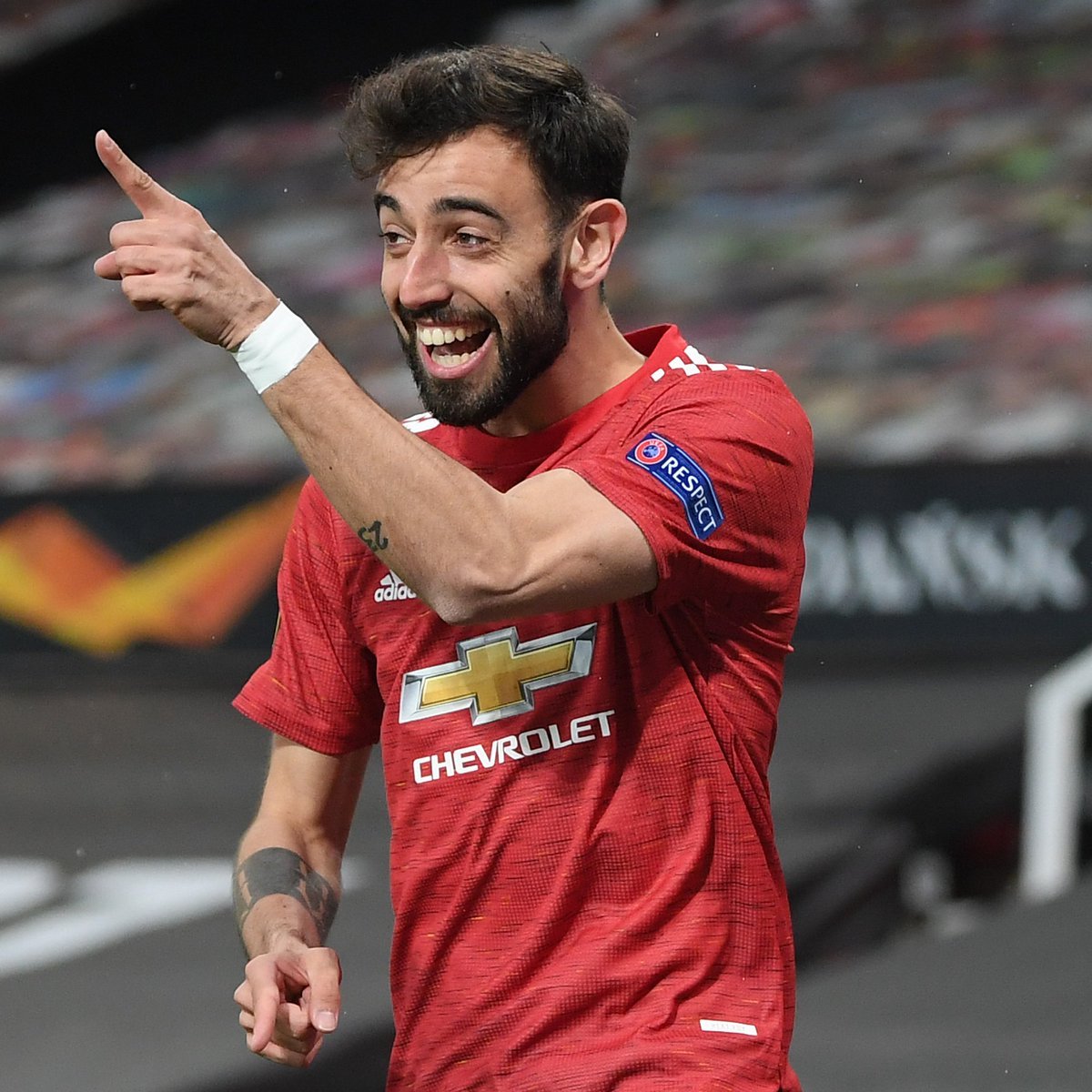 bet365's tweet image. Manchester United's transfer activity under Ole Gunnar Solskjaer: 

Harry Maguire
Bruno Fernandes
Aaron Wan-Bissaka
Edinson Cavani
Jadon Sancho 
Raphaël Varane

#MUFC