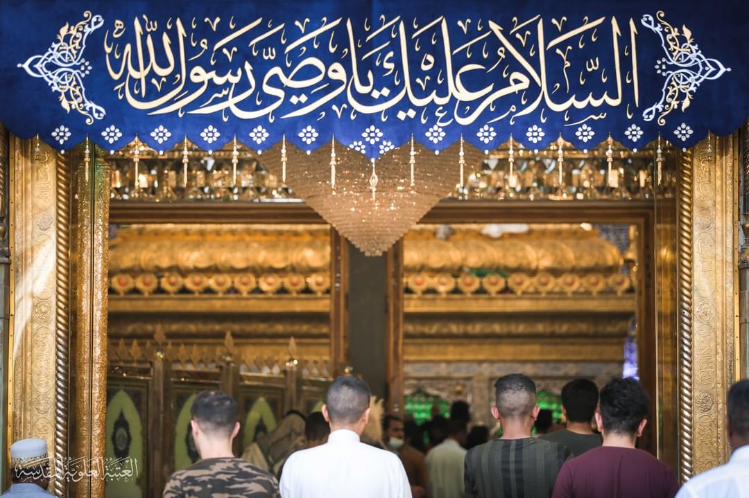 Minamm110's tweet photo. I can feel the fragrance of wilayah in the air, Eid e Ghadeer is around the corner ❤️✨
May Moula call us to celebrate next eid on his blessed shrine 🥺❤️
#عید_غدیر_عید_الاکبر 
#أنا_غديري https://t.co/VPFXhzs3jE