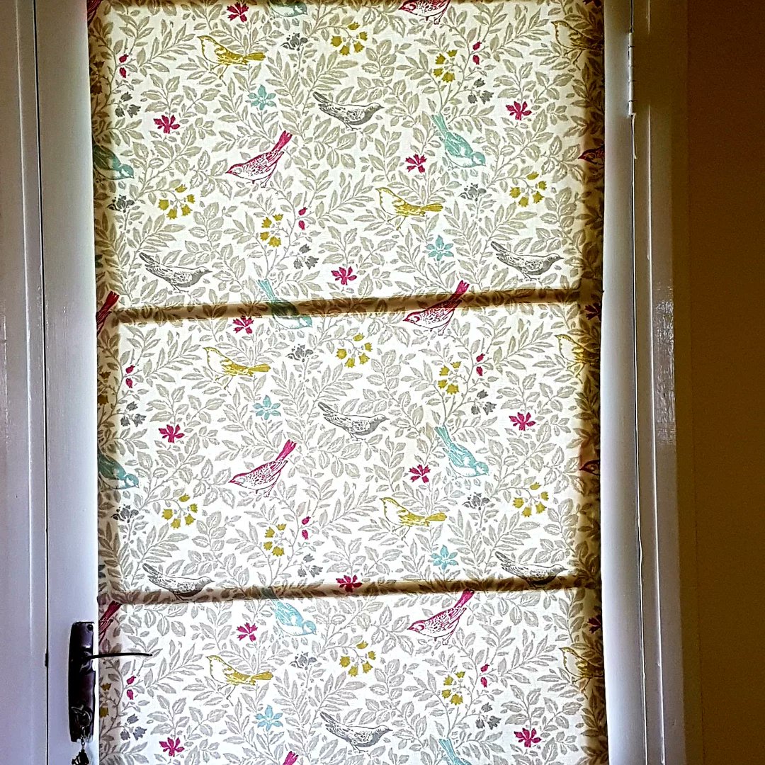 MaryEGater's tweet photo. Struggling to juggle 'soon to be, new home, renovations' work and family at the moment BUT am absolutely loving making for myself. New Roman blind and cushion squeezed in to the mix for my new home. https://t.co/3v1vg1T2t8