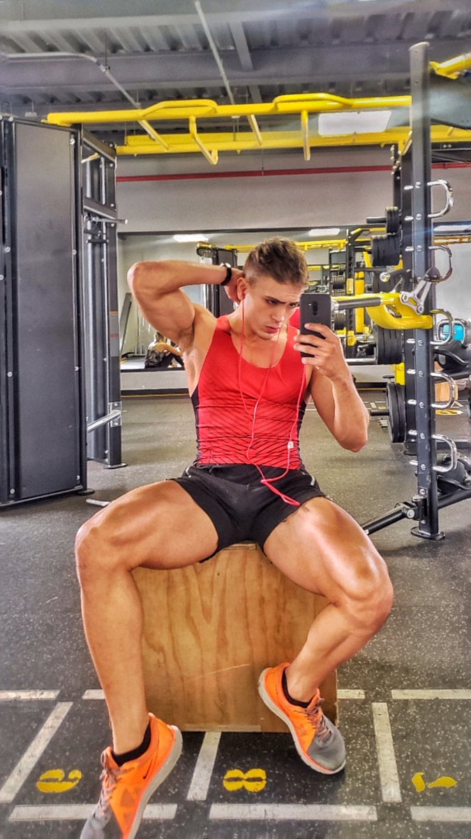 chaquetero⚔️ on Twitter: "RT @Carva_Top: Últimamente no sé a qué le estoy dando más duro, si al