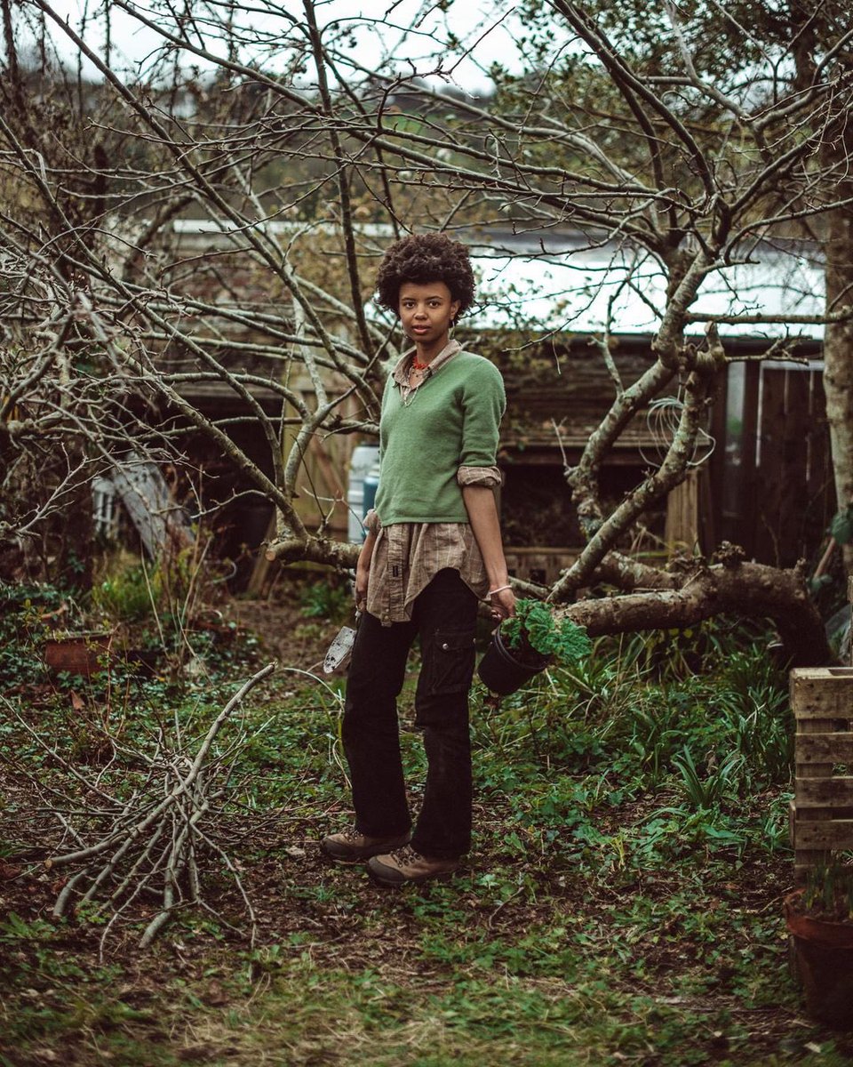 instagram's tweet photo. “I wish I’d turned the TV on to a young Black female gardener with natural hair when I was 14.

A gardener who used her body for its strength and stood for helping to change the world.” 🌱🌎 🌳

Poppy Okotcha is the role model she never had 💚 

https://t.co/Qu0BfQSLbE https://t.co/zhgFOWzHLG