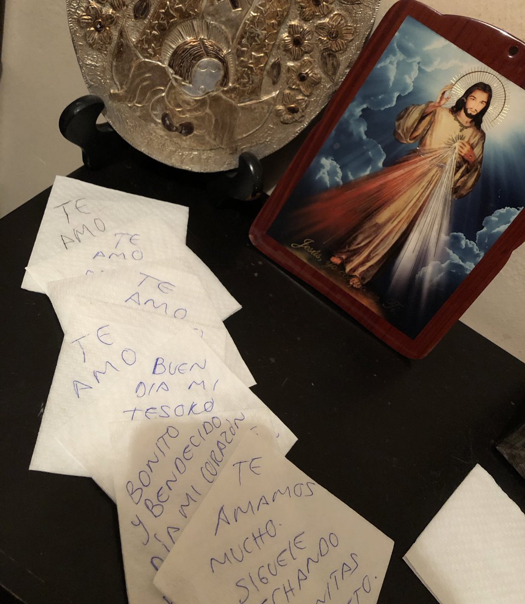 IssisValenzuela's tweet photo. Tengo covid. Y mi mamá todos los días me deja una notita de apoyo junto con el desayuno en la puerta de mi habitación. La amooooooo🥺💗 https://t.co/5Oc76npMRZ