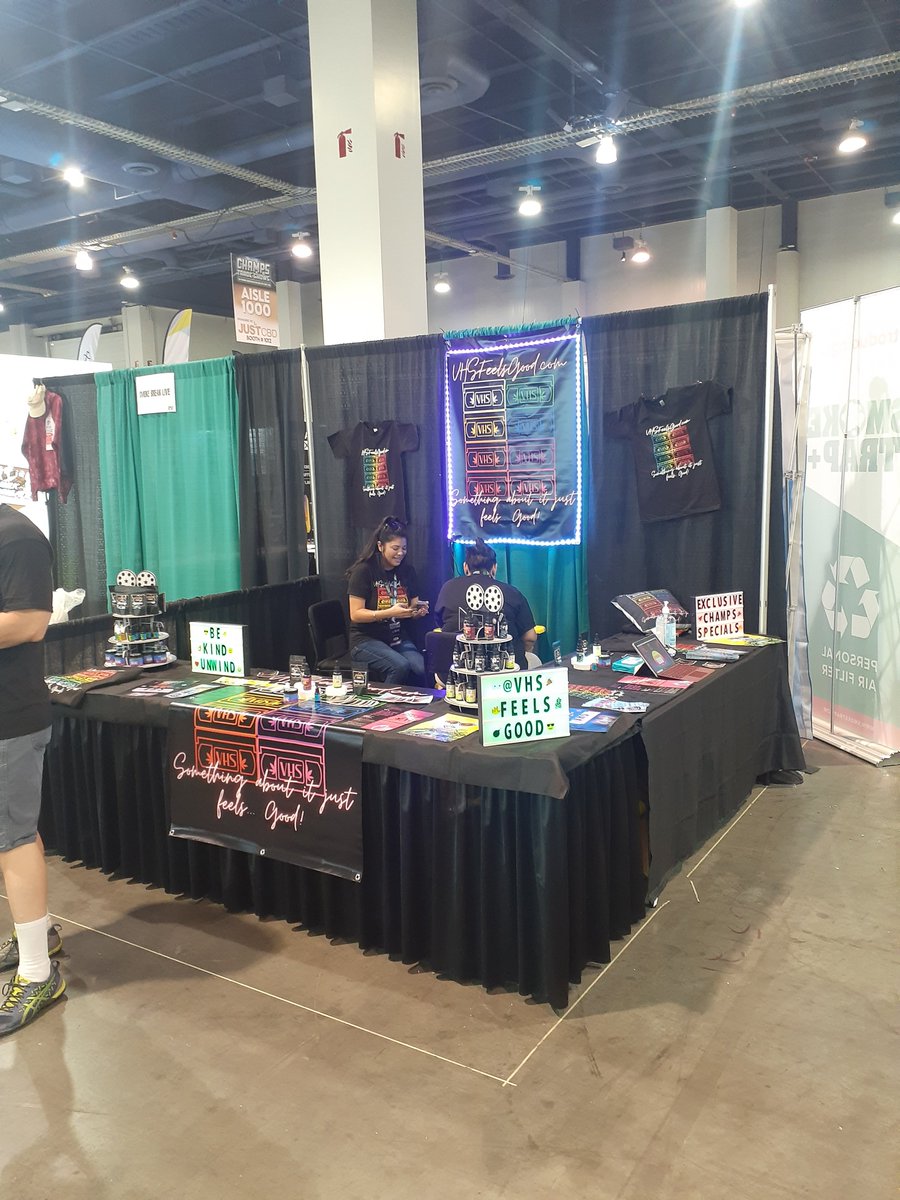 VHSfeelsgood's tweet photo. Are you at CHAMPS expo Las Vegas?  Come vibe with us at booth 3254!

#Mmemberville #Stonerfam #CannabisCommunity https://t.co/JpAJpePQfo