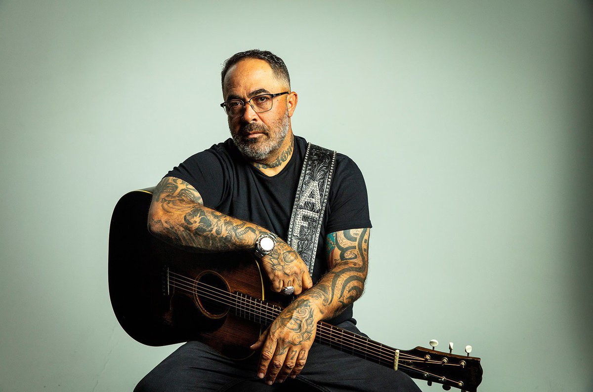 shawnparrsatc's tweet photo. Aaron Lewis - Am I The Only One (Lyric Video) https://t.co/mXMj5eiDU5 via @YouTube @Aaronlewismusic takes a stand in his new song and itβs @DJ_Shawn_Parr @Spotify playlist pic for #OutOfLeftField! πΊπΈ https://t.co/huuxkP79f9