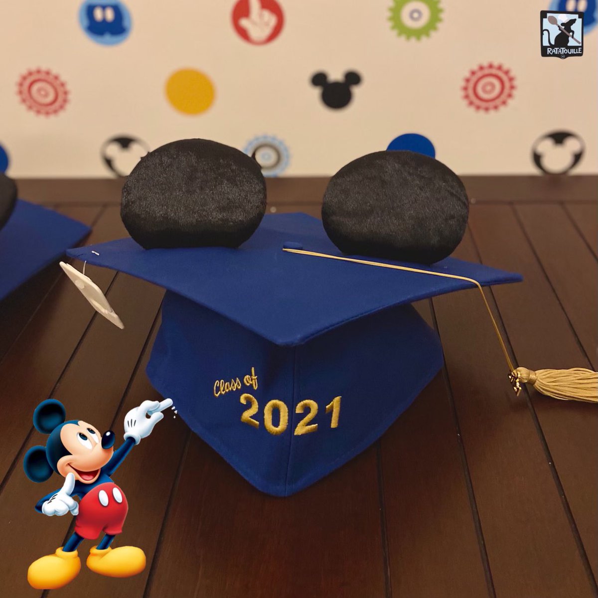 ratatouillest's tweet photo. Mickey Mouse Graduation Cap of 2021 https://t.co/7355wd11SU
