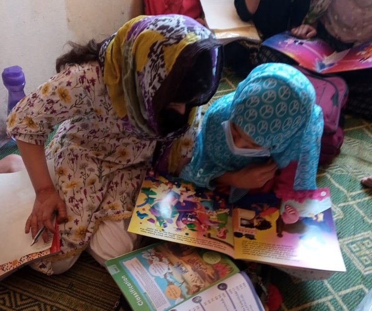 lessonup14's tweet photo. Storybooks open the world of imagination and fantasies, unlocking a plethora of possibilities for the reader. At @LessonUp14, students' eagerness and excitement of reading and storytelling is helping them think big 💭 https://t.co/SuryKueWam