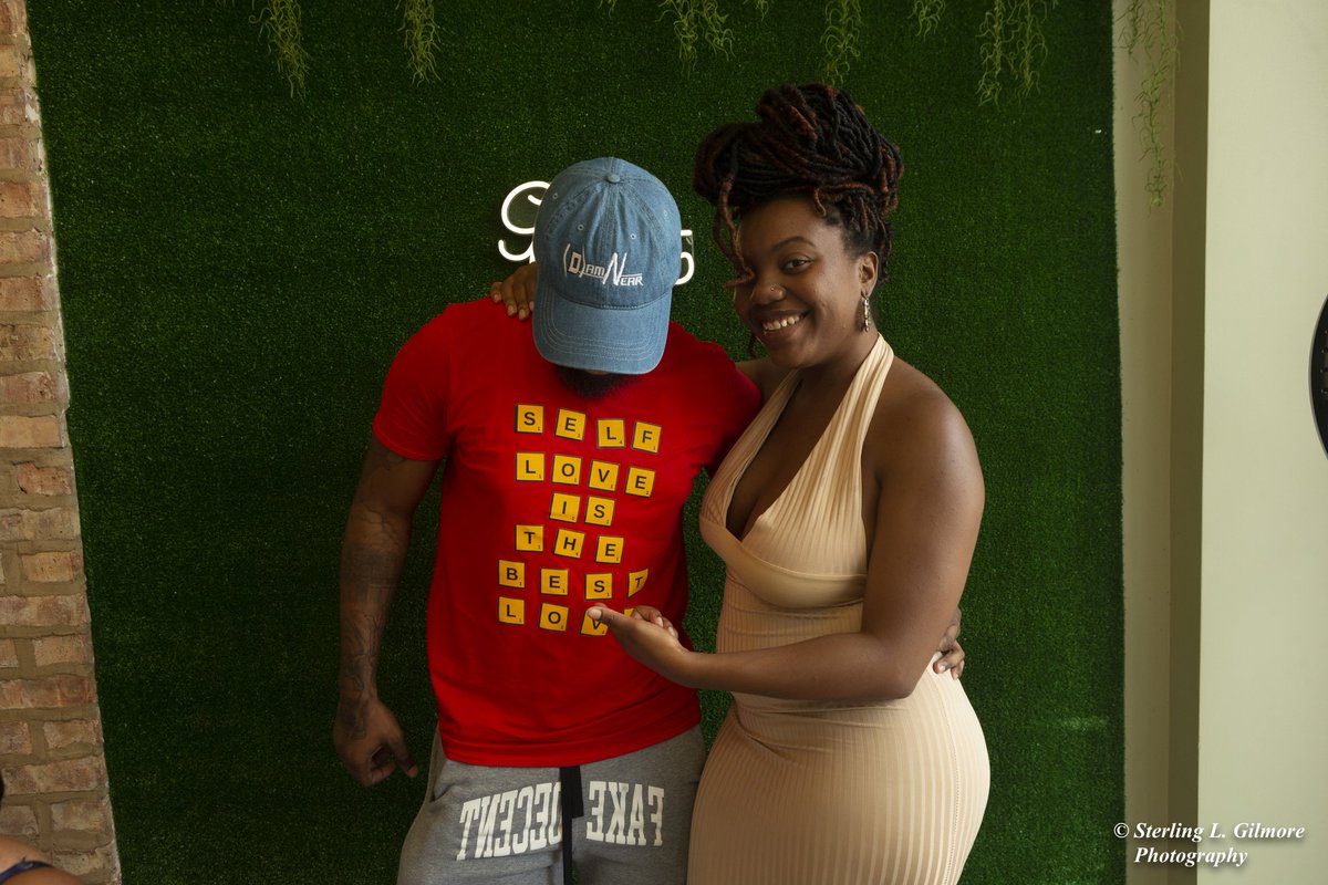 DeejayD9_3's tweet photo. Oh look, it's me! The helping ass boyfriend ๐
๐คฃ I #DamnNear support her shit more than mine ๐ญ we got us! Proud of you shorty! ๐ค๐พ๐๐๐พ @KiaSmithWrites_ https://t.co/RxMVW3mwSp
