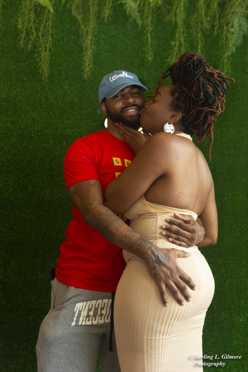 DeejayD9_3's tweet photo. Oh look, it's me! The helping ass boyfriend ๐
๐คฃ I #DamnNear support her shit more than mine ๐ญ we got us! Proud of you shorty! ๐ค๐พ๐๐๐พ @KiaSmithWrites_ https://t.co/RxMVW3mwSp