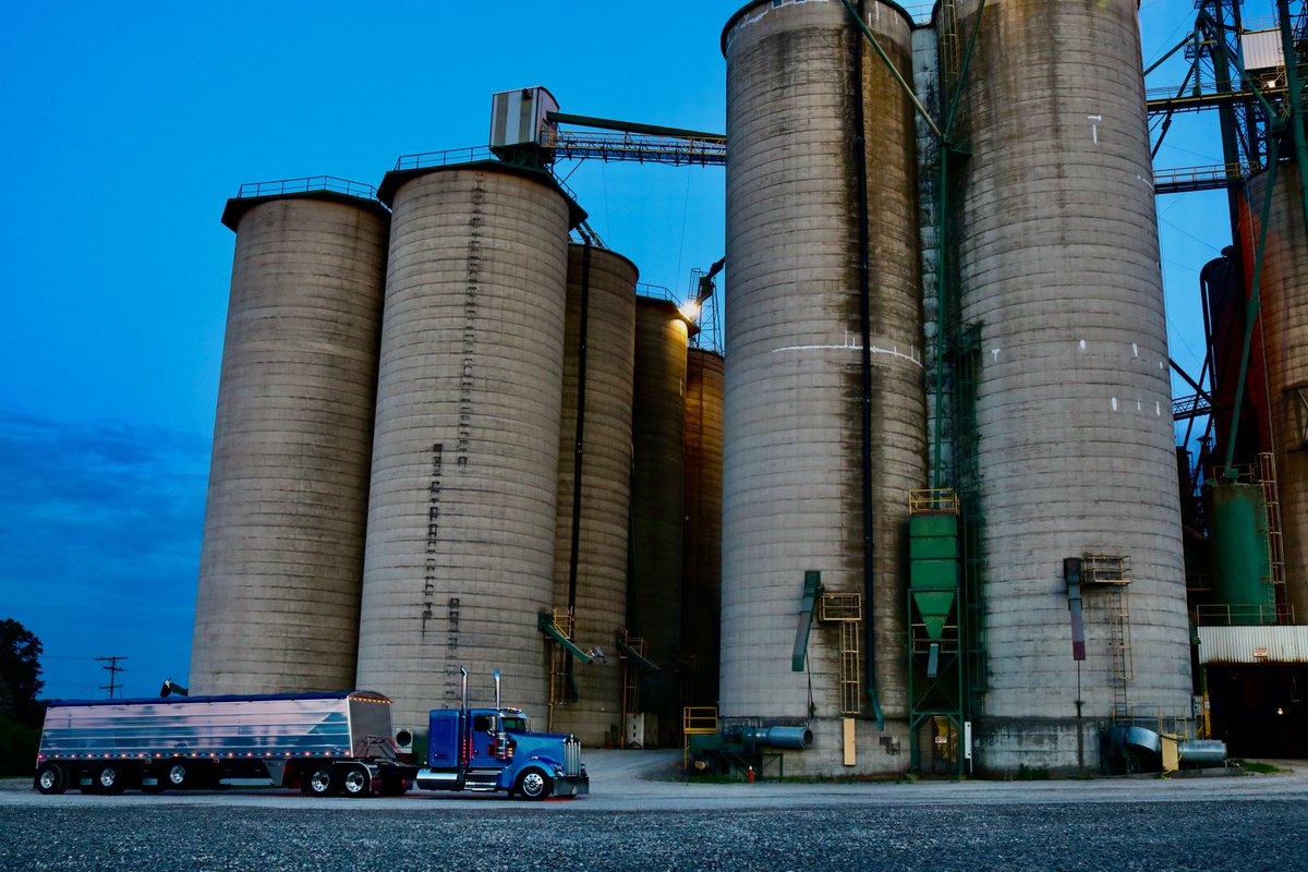 Titanthinwall's tweet image. 2022 Titan Trailers calendar photo contest alert!  

Follow the link to submit your high quality photos to our website for your chance to be featured in our 2022 Titan Calendar. Lets see those Titans at work!

titantrailers.com/calendar-conte…
