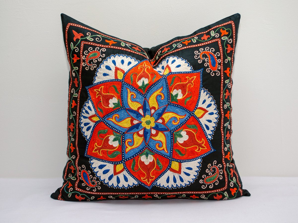 myikats's tweet photo. Medallion Silk Suzani pillow cover cushion Uzbekistan handmade embroidery Best and top Home oriental decoration in Asian style throw pillow https://t.co/3ydiP73LLR #black #square #pink #floral #bedroom #coveronly #suzaniembroidery #suzanicushion #silksuzani https://t.co/1YDe4CDlid