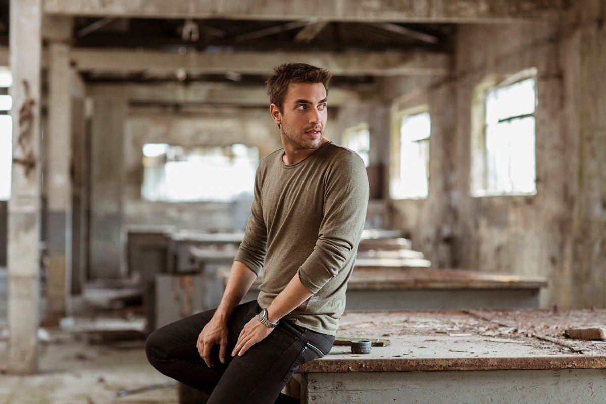 улаш туна астепе фото. ушат туна астепе биория. улас туна астепе. улаш астепе. мечты и жизни турецкий актеры.