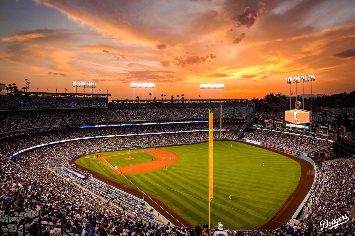 Стадион перевод. Доджер Стэдиум 1975. Доджер Стэдиум 75. Стадион фон. Dodger Stadium фф.