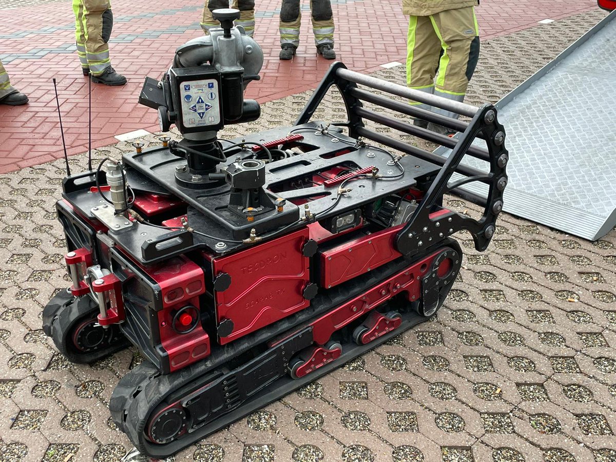 Vanavond hebben wij <a href="/KazerneUithoorn/">Brandweer Uithoorn</a> te gast. Zij geven een demonstratie over hun #robot. #innovatie <a href="/vrutrecht/">Veiligheidsregio Utrecht</a> <a href="/BrandweerAA/">Brandweer AA</a> #mooikorps