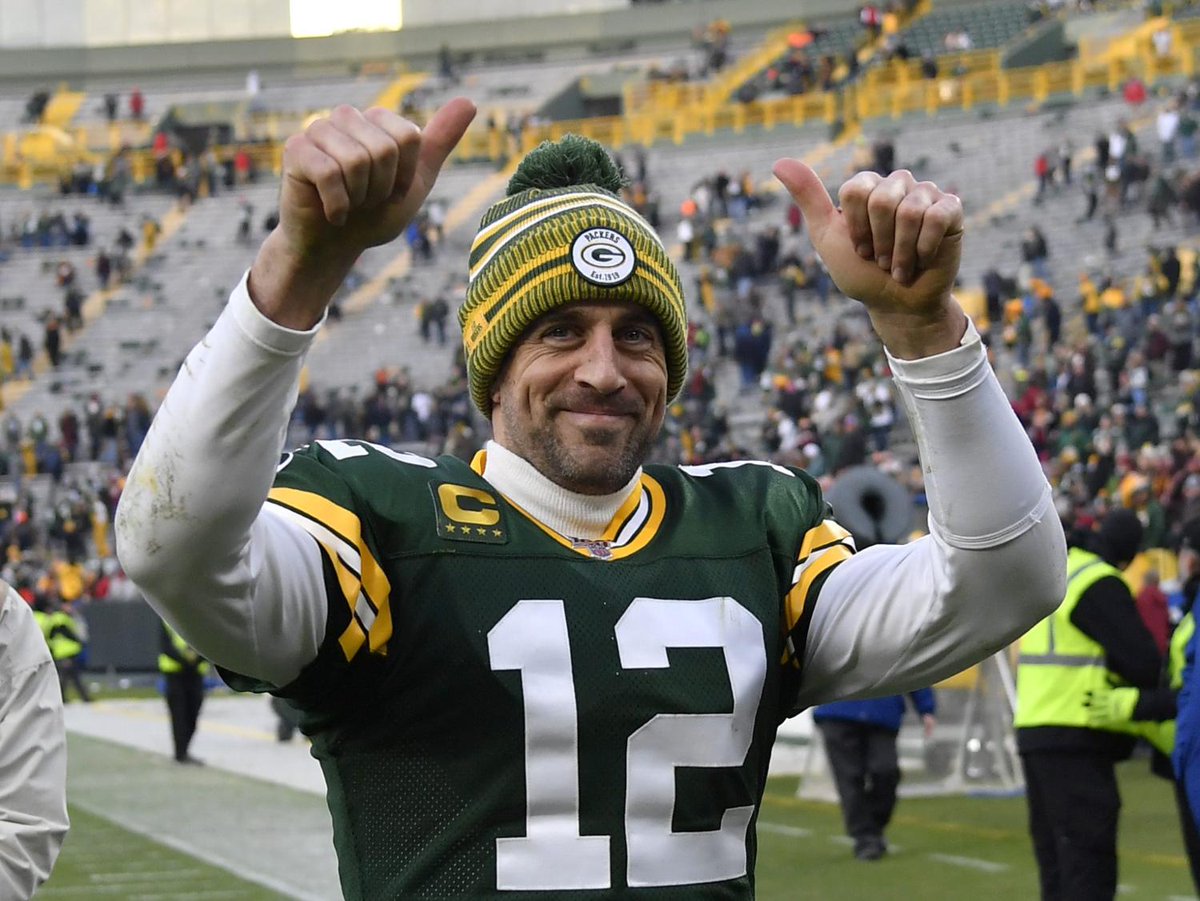 Packers' Aaron Rodgers shows up for training camp