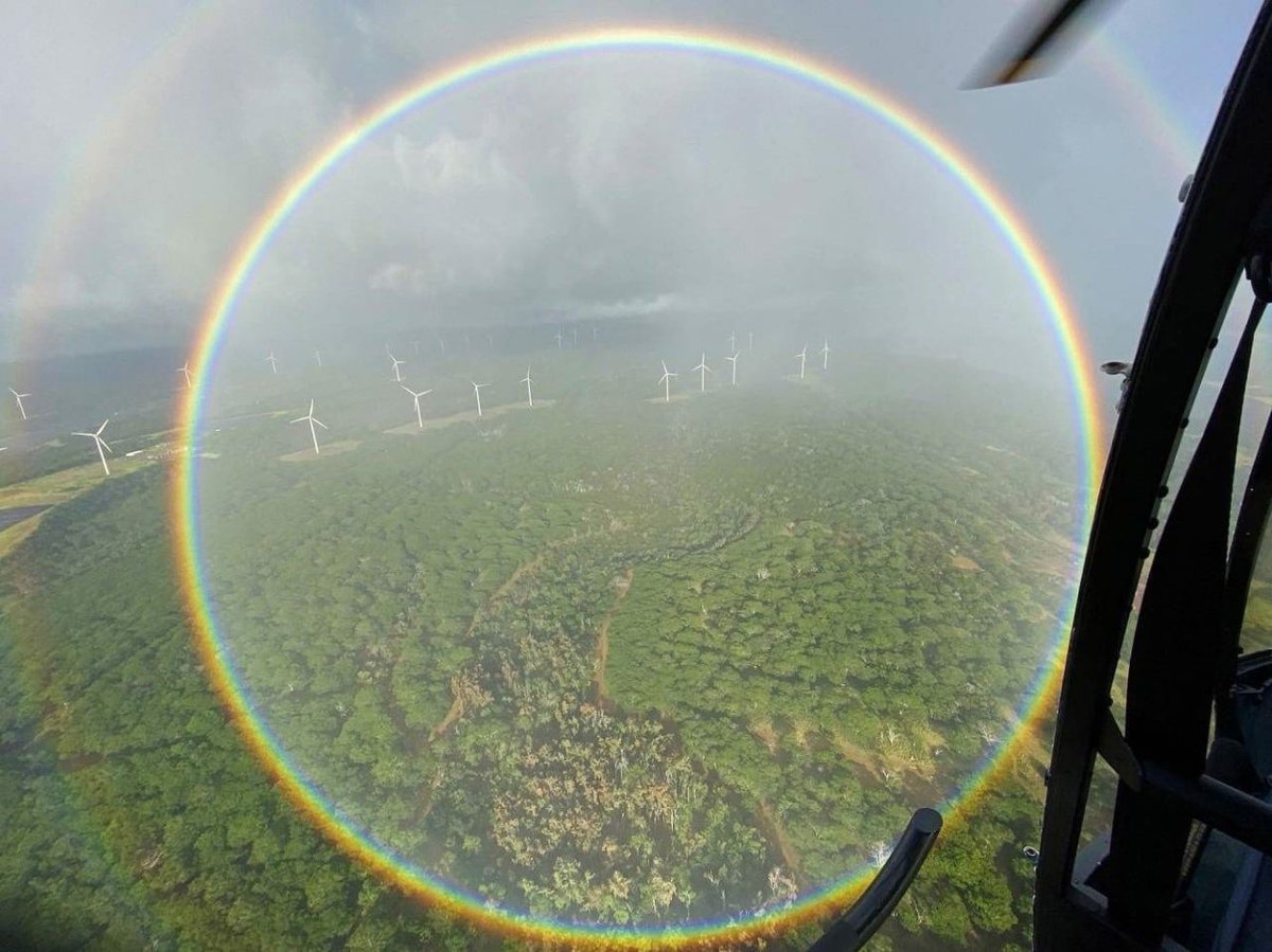 best_fact's tweet photo. Двойная полная рaдуга (360°). Cнято с вертолёта на высоте около 500 метров. https://t.co/xkc5PqGZ9z