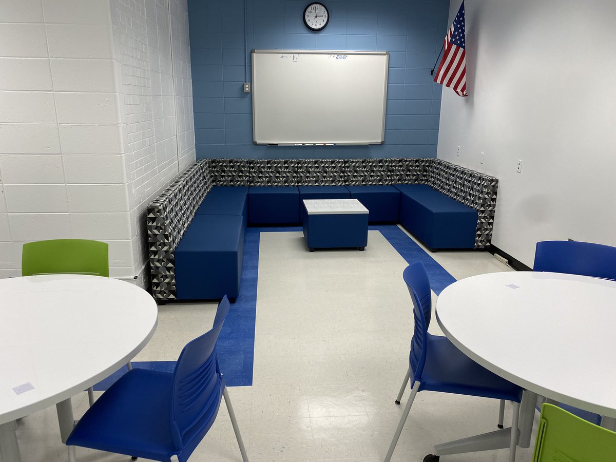 New SS classroom #writableWhiteBoardTables #flexibleSpace #modernLearning @McTague_HHS @mengland_hhs @FRHSDSup
