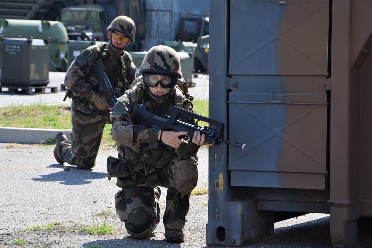 3eRMAT's tweet image. Bienvenue à nos réservistes ! 

Réveil aux aurores, ordre serré, mais aussi aptitude au combat, au tir et aux activités sportives… Après 10 jours de formation, ils sont désormais près à rejoindre les rangs de la compagnie d’intervention et de réserve du #3RMAT.

#RéserveTerre