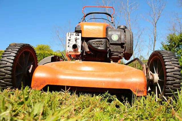 Light1Realty's tweet image. Lawn size and grade are important considerations when buying a used #lawnmower. #hometips  cpix.me/a/126144308