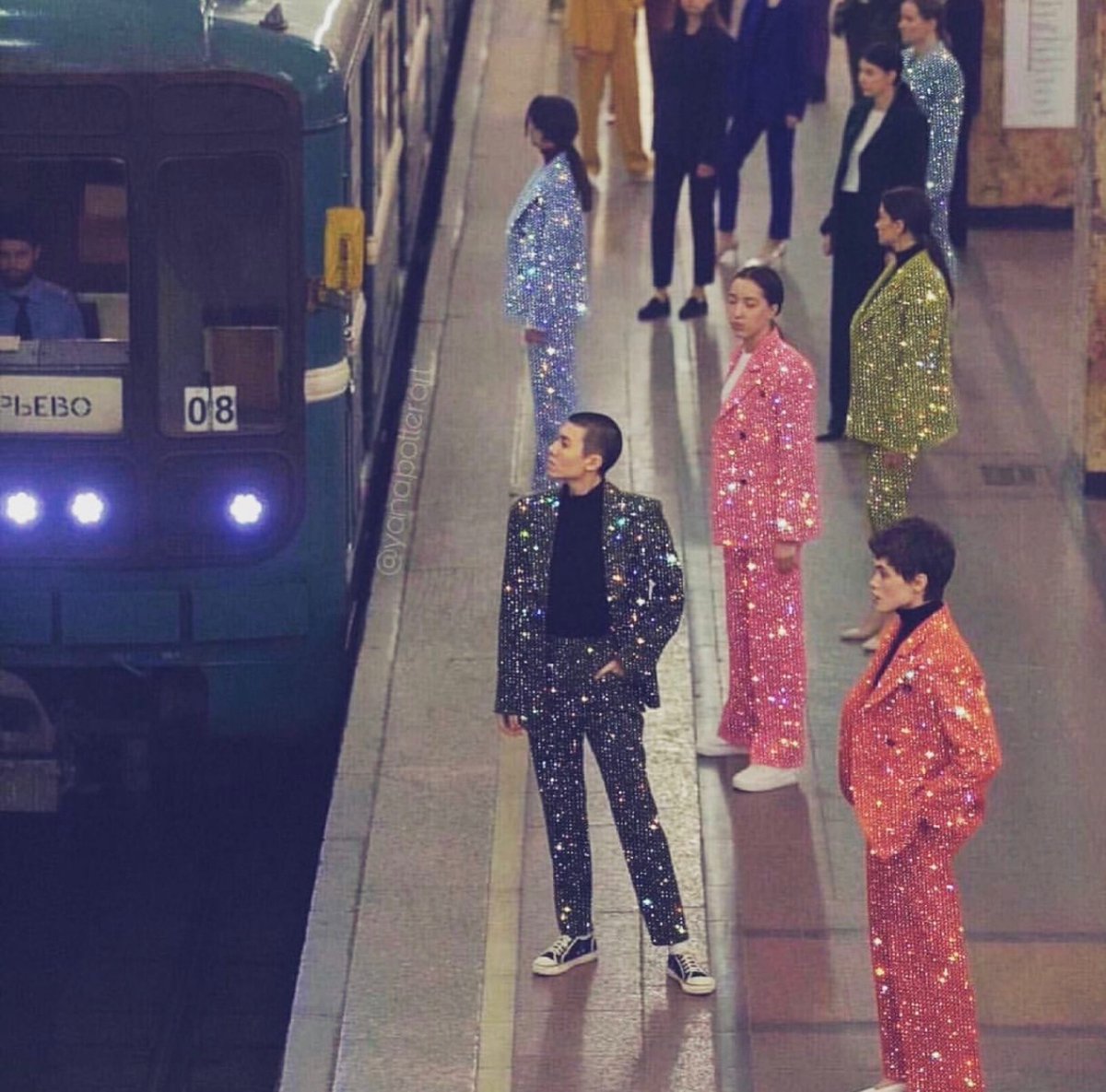 JCInstitute's tweet image. Don't be late or you'll miss the train ⏰ Tomorrow is the day! Fashion Class 171 is presenting their What We Think / What We Are Fashion Show. 💕 Tune in at 12PM here 👉youtube.com/channel/UCKYKc…
⁠
📸 Image: @trend.board ⁠
⁠
#WhatWeThinkWhatWeAre #JCInstitute #FashionShow