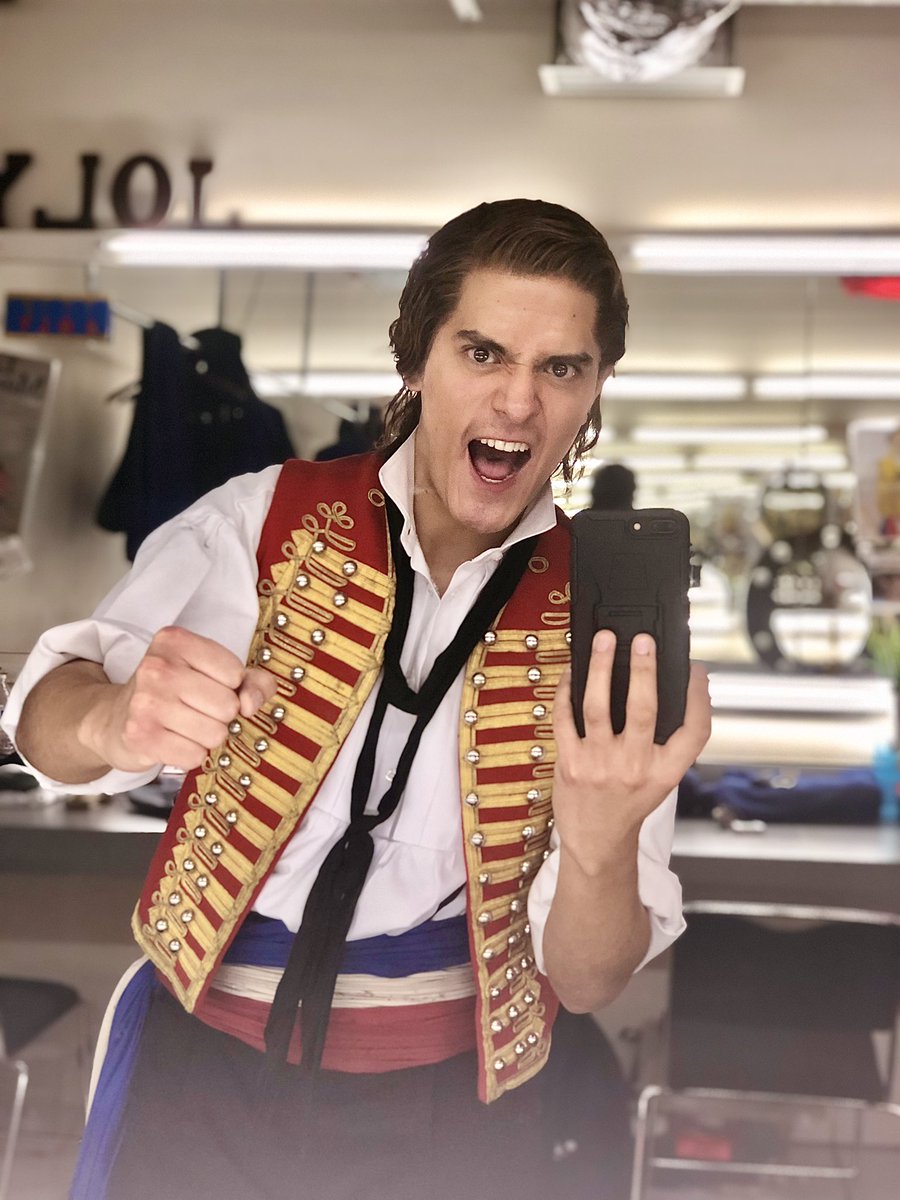 hinostrozaaa's tweet photo. Una vez en les mis… 🇫🇷
¡Como te extraño teatro! 🎭
.
.
.
#Lesmis #enjolras #Actor #Singer #lesmiserables #ocesa #Teatrotelcel #cover #Hinostroza #abccafe https://t.co/EhjFq3YZX7