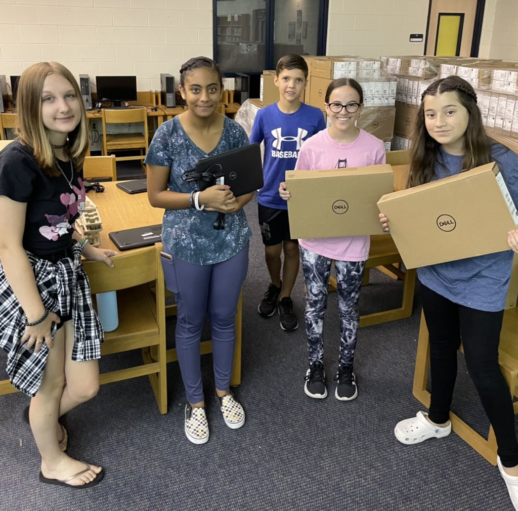 BetaRsms's tweet photo. Helping to make sure our brand new laptops are ready for our fellow @RSMSKNIGHTS students. @rucoschools @nationalbeta https://t.co/61ilWiqteY