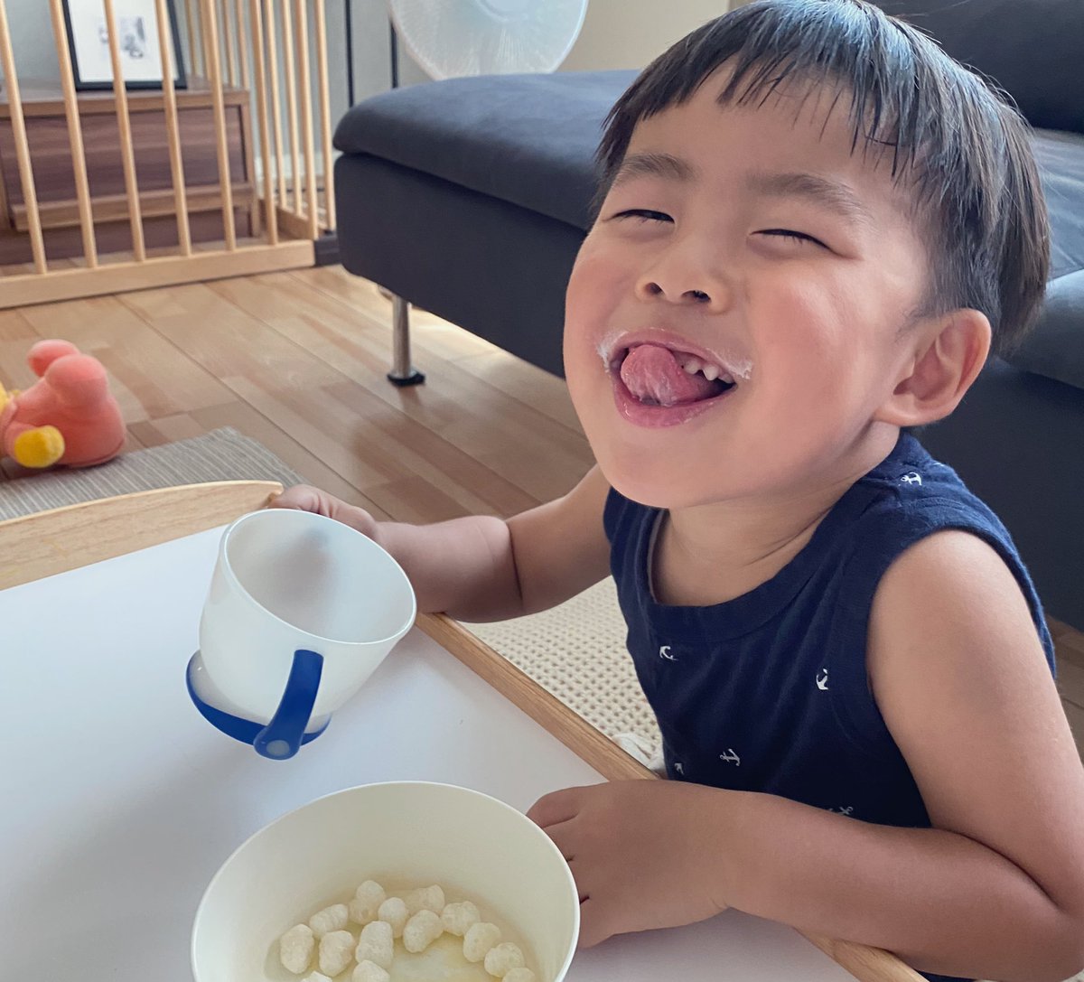 昨日ドライブしながら "本当の幸せは 愛 か 金 か" について話してたんだけど。
「いくらお金があっても りつは手に入らないんだよ？」と言われて、良い父親になったなぁと感心したよ。
ちなみに私は お金で幸せ買える気もする。